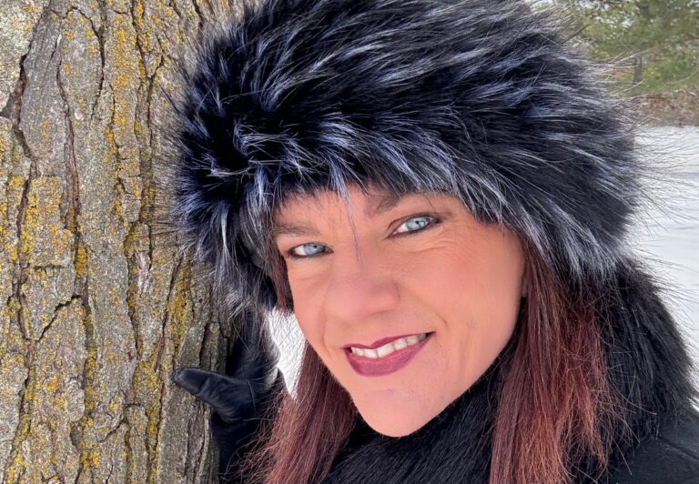 Ms. Amanda Kicks Off Holiday Sale on 2026 Calendar